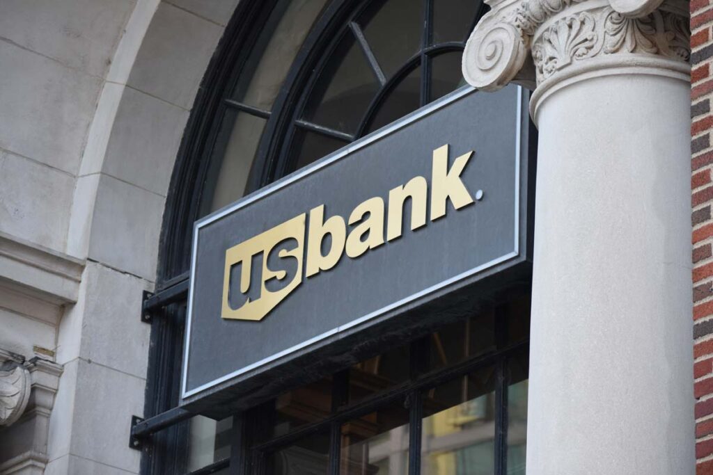 Close up of U.S. Bank signage, representing the US Bank fine.