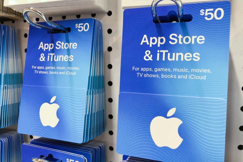 Close up of Apple App Store & iTunes gift cards, representing the Apple gift card class action lawsuit settlement.