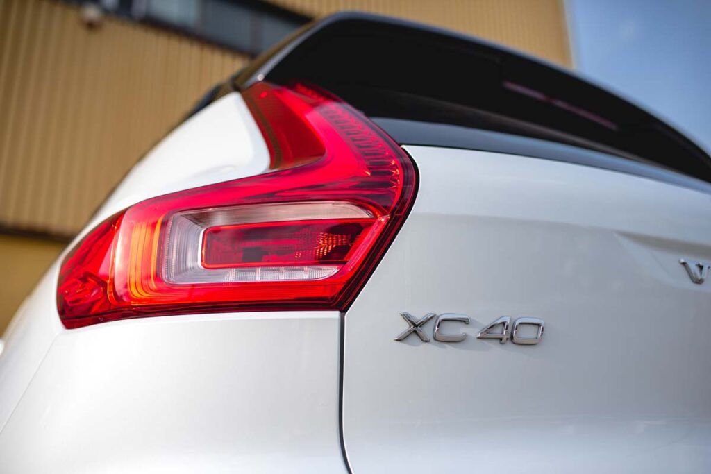 Close up of XC40 emblem on a Volvo XC40 vehicle, representing the Volvo recall.
