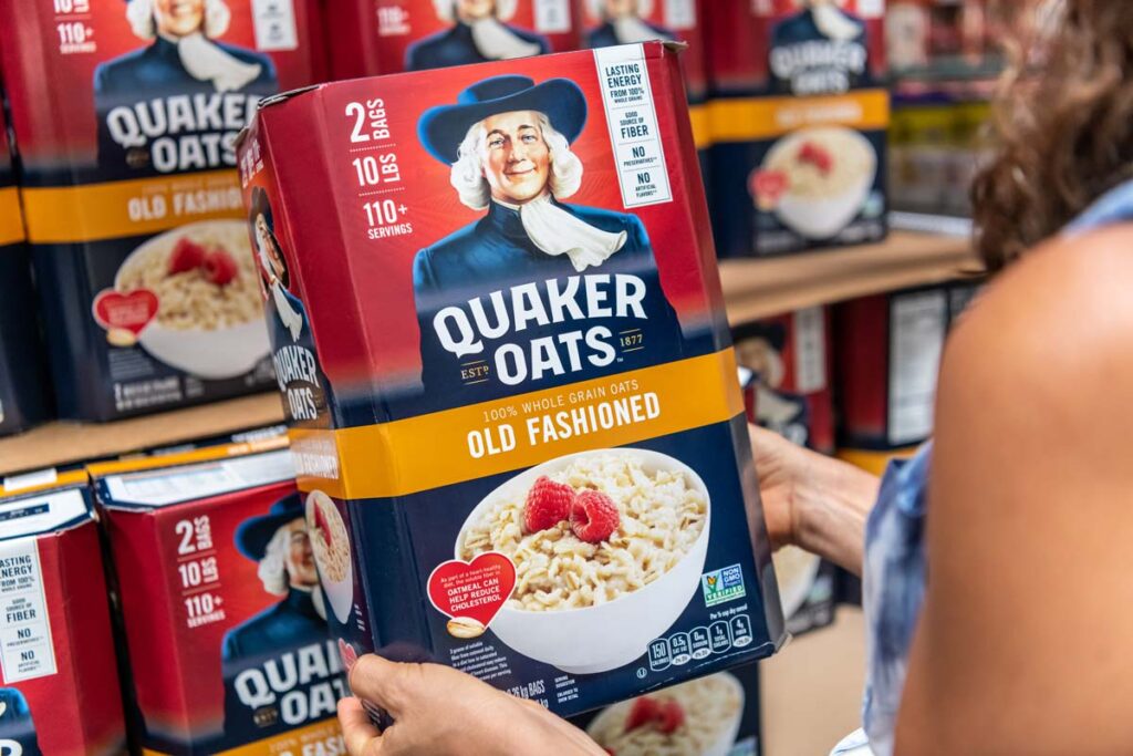 Close up of a woman holding a Quaker Oats product in a supermarket, representing the Quaker Oats class action.
