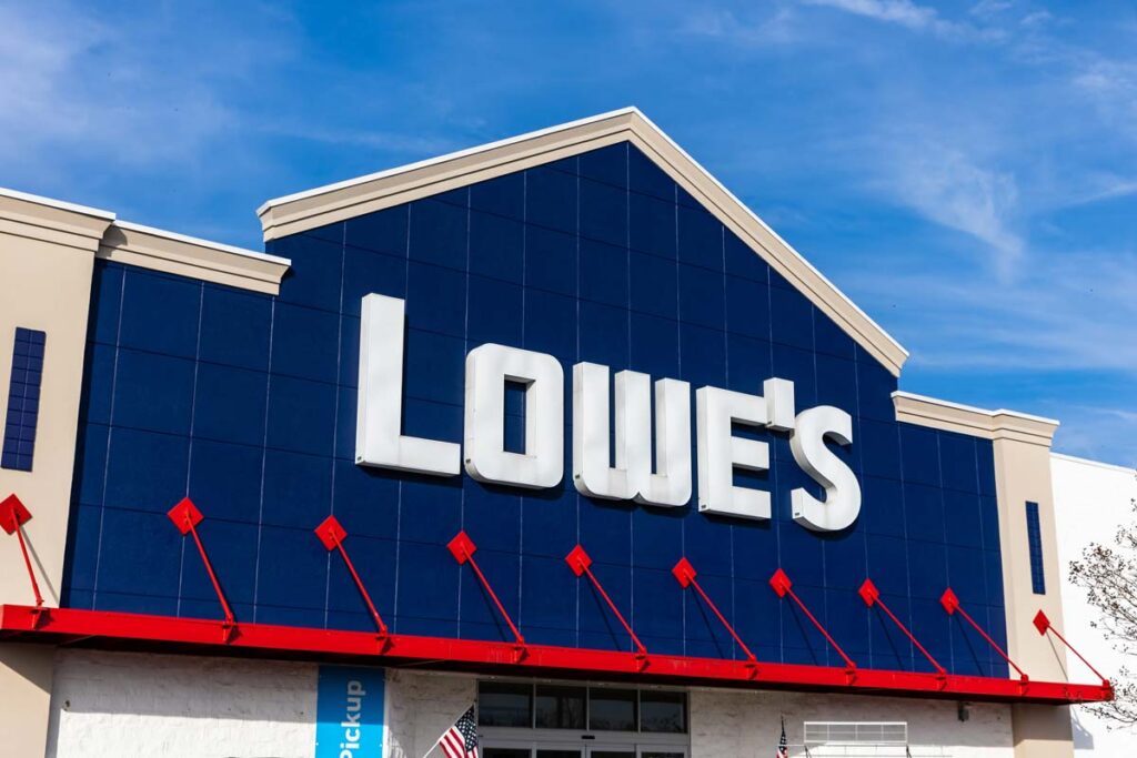 Lowes district manager list