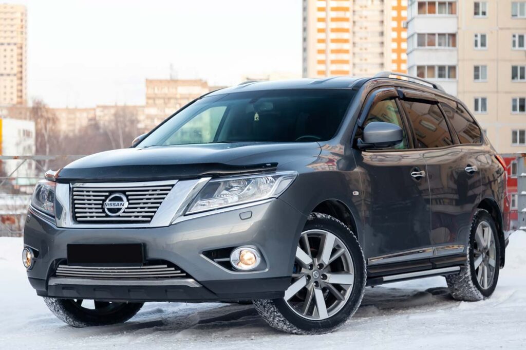 A gray 2015 Nissan Pathfinder, representing the Nissan radiator cooling fan class action.
