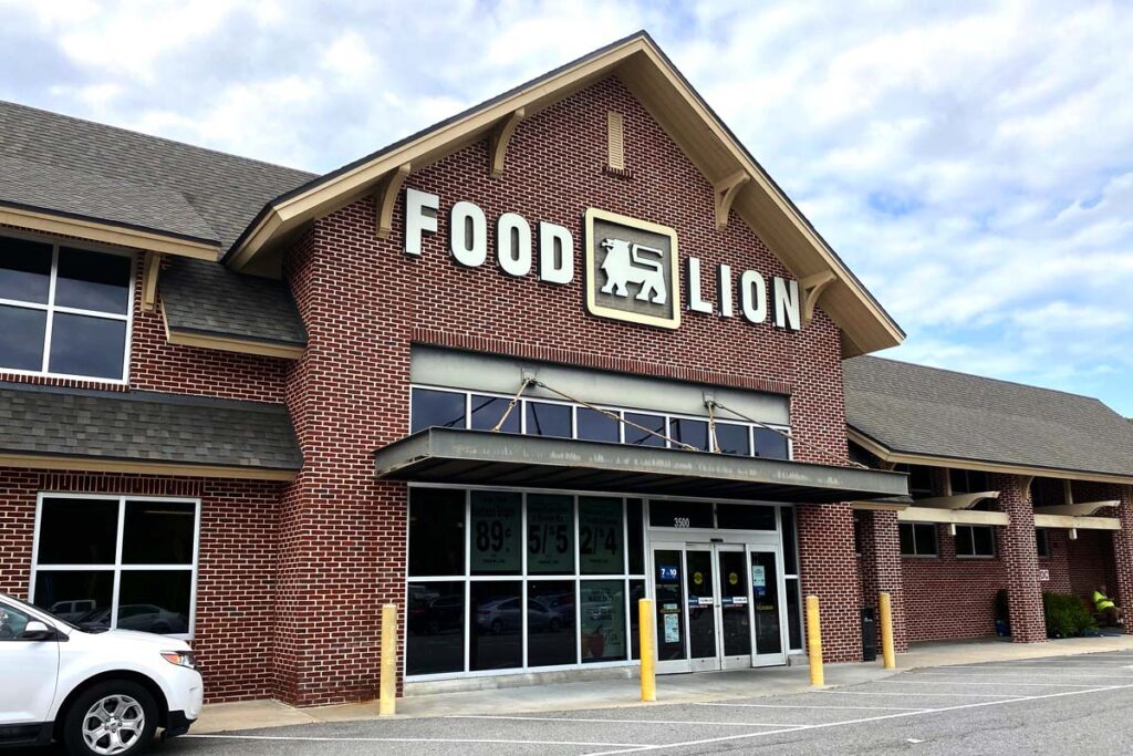 Exterior of a Food Lion store, representing the Food Lion class action.