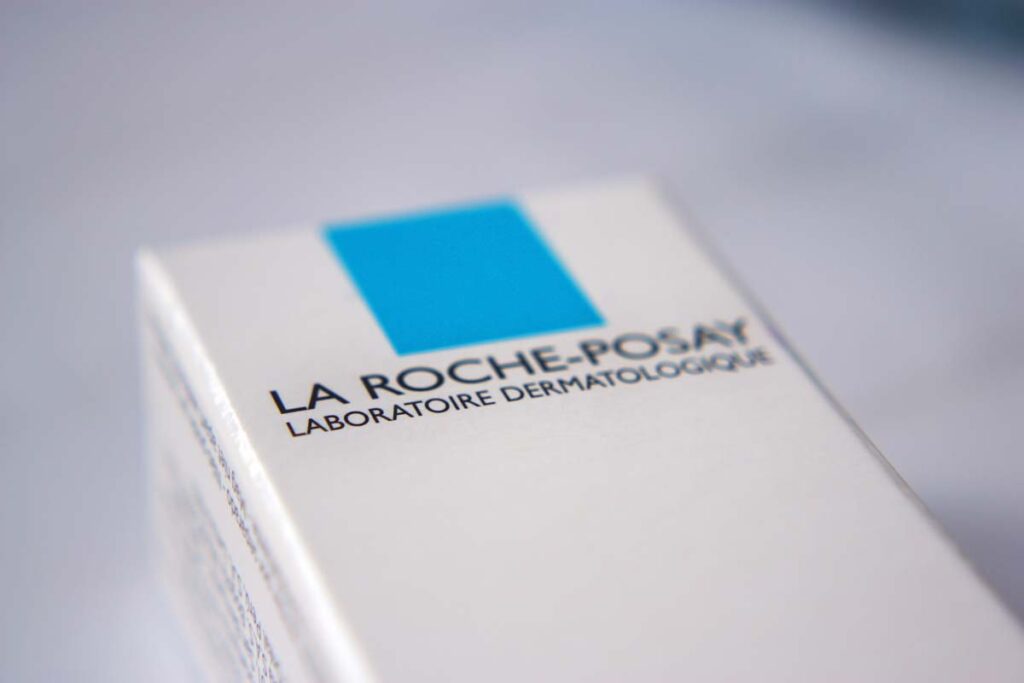 Close up of La Roche-Posay logo on a product package, representing the La Roche-Posay class action.