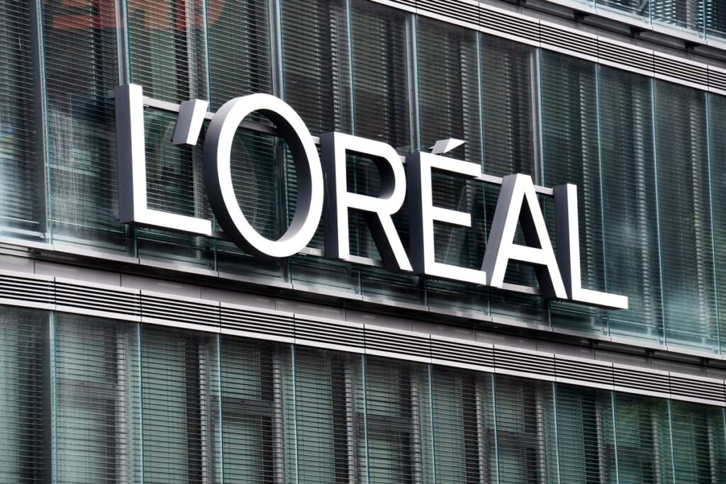 Close up of L'Oreal signage, representing the L'Oreal class action.