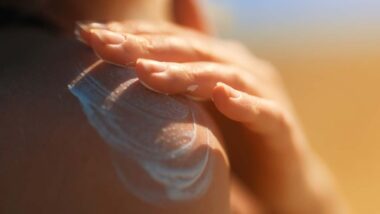 Close up of woman putting sunscreen on her shoulder, representing the MISSHA and A'pieu sunscreen case action.