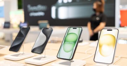 Close up of iPhones for sale on display in an Apple store, representing the Apple antitrust lawsuit.