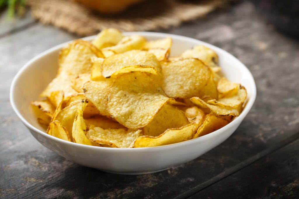 Close up of Kettle potato chips in a bowl, representing the Kettle potato chips air-fried class action.