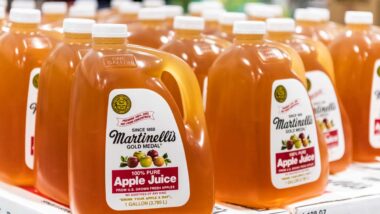 Martinelli Apple Juice products on a supermarket shelf, representing the Martinelli apple juice class action.