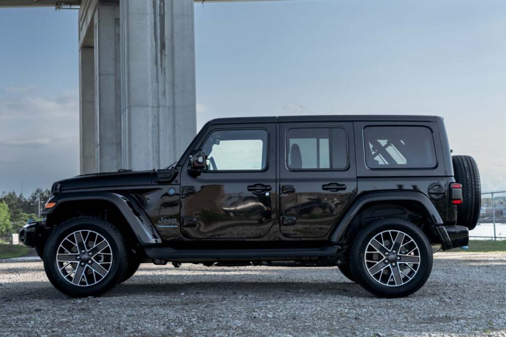 Side view of a black Jeep 4XE, representing the Jeep class action.