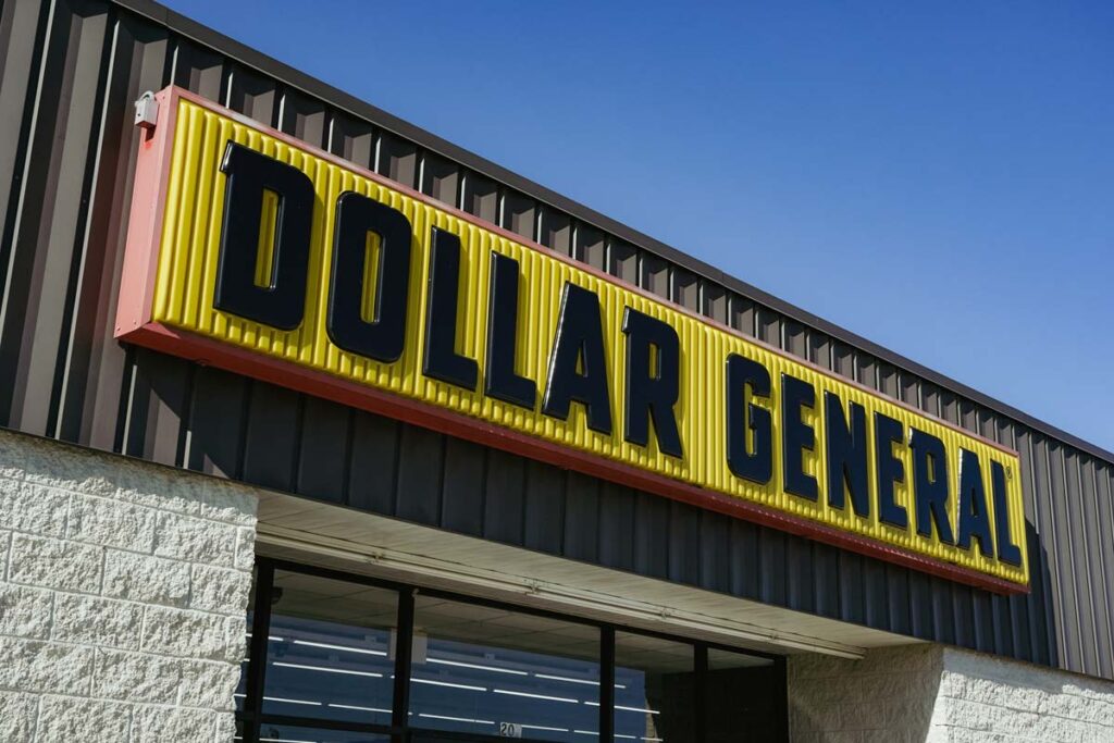 Close up of Dollar General signage, representing the Dollar General class action.