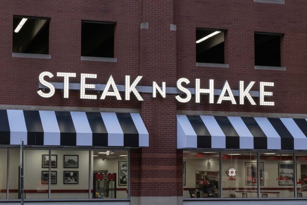 Exterior of a Steak n Shake location, representing the Steak 'n Shake class action.