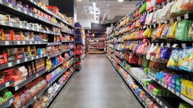 Interior of a grocery store, representing the food false advertising class actions.