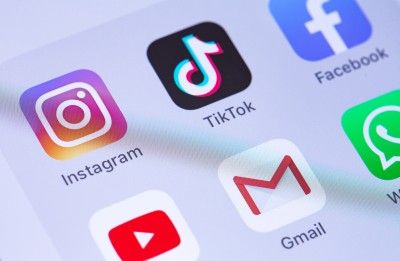 Social media apps on device screen - social media data leak