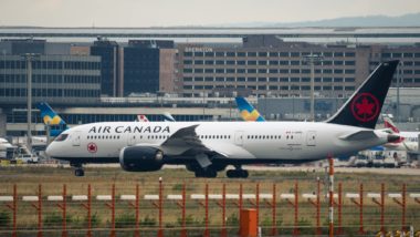 Air Canada plane regarding the class action lawsuit filed against Canadian airlines for not offering passengers a refund for tickets amid COVID-19, instead offering vouchers