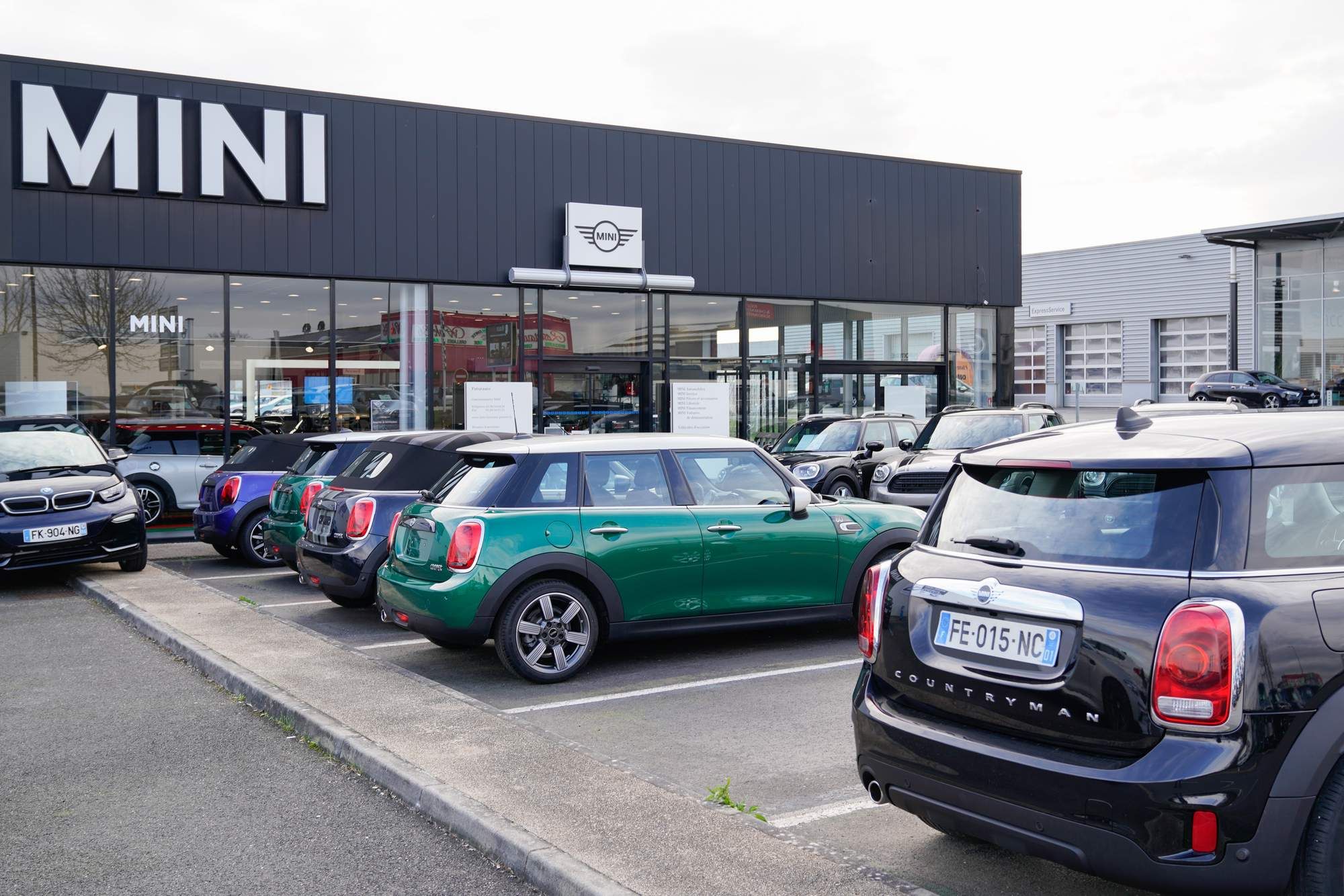 MINI Cooper dealership regarding the class action lawsuit certified against the car maker over power steering defects