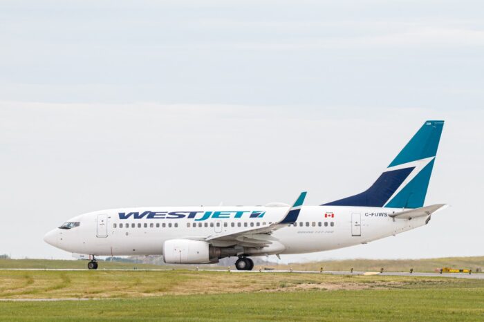 WestJet Airlines C-FUWS Boeing 737-700 about to take off from Calgary International Airport