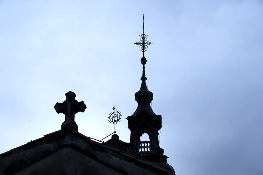 Silhouette of a catholic church, representing the Ralph Rowe class action settlement.